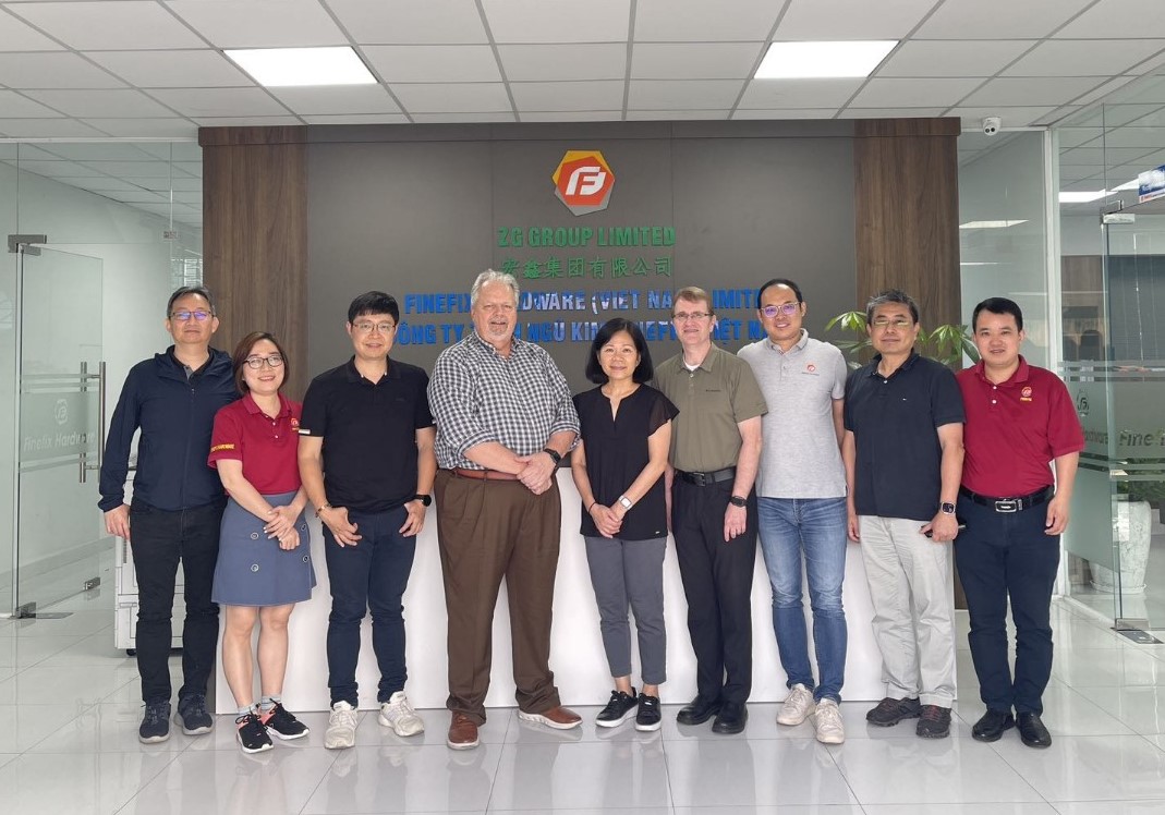Kunden aus Amerika und Partner aus chinesischen Fabriken besuchen Finefix VietNam